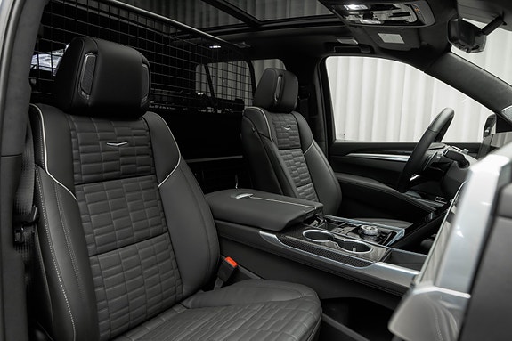 Cadillac Escalade 17 of 30