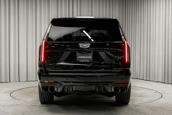 Cadillac Escalade 14 of 30