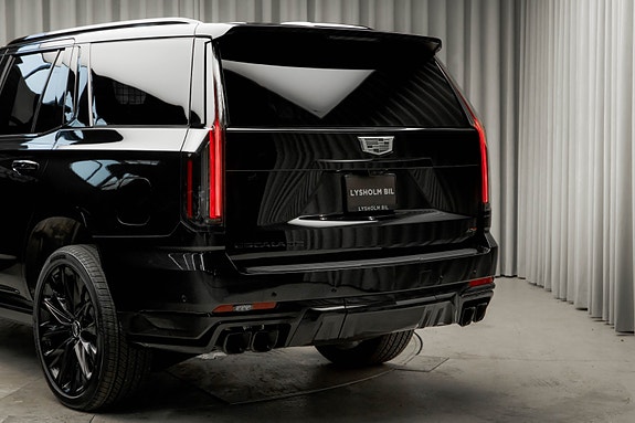 Cadillac Escalade 13 of 30