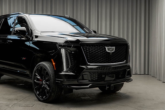 Cadillac Escalade 2 of 30