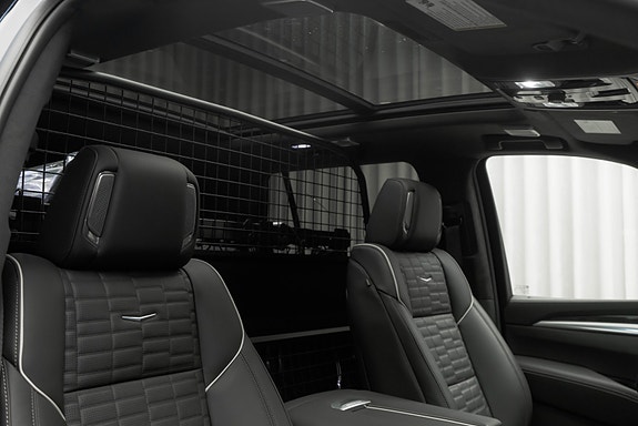 Cadillac Escalade 18 of 30