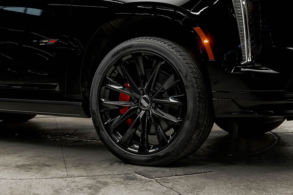 Cadillac Escalade 8 of 30