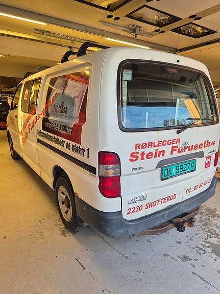 Toyota HiAce 5 of 5