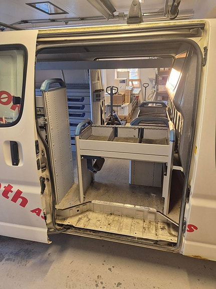 Toyota HiAce 3 of 5