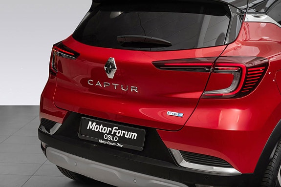 Elegant bakstuss med Isofix-barnesetemontering for ekstra sikkerhet bak.