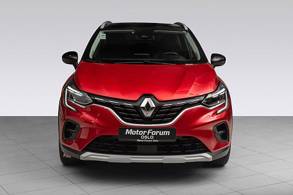 Moderne LED-lykter og automatgear gir komfortabel og stilren kjøring.