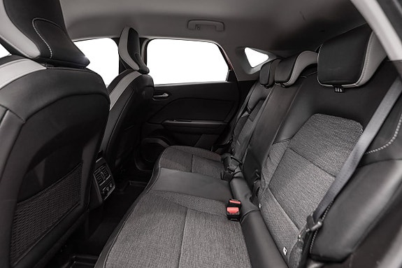 Bakseter med grå tekstil og isofix for trygge barnepassasjerer.