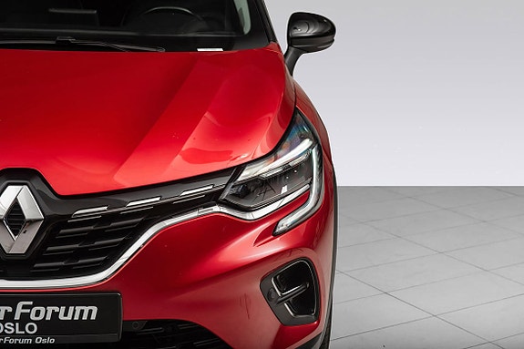 Effektiv hybrid-SUV med fjernlysassistent og antispinn for trygg kjøring.