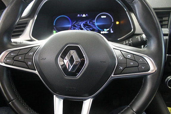 Multifunksjonsratt med kontrollknapper for trygg og enkel betjening.