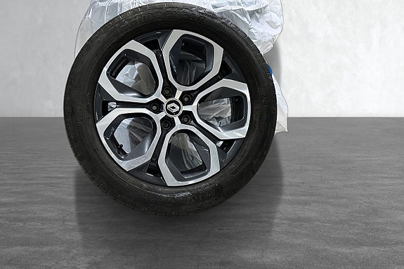 Detaljert nærbilde av sporty klippefelger med moderne design.