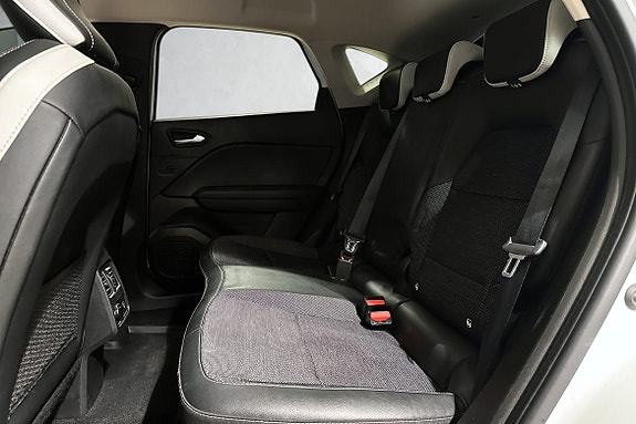 romslige sorte bakseter og Isofix-feste. samt flyttbar seterad.