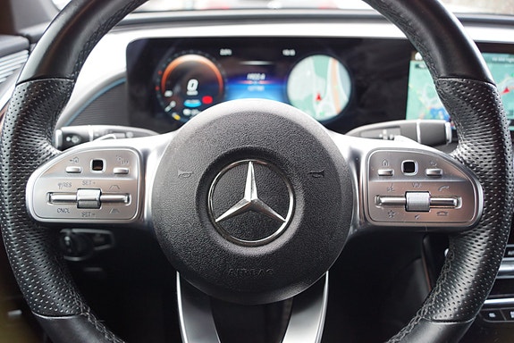 Mercedes-Benz EQC 13 of 30