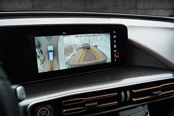 Mercedes-Benz EQC 28 of 30