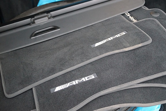 Mercedes-Benz EQC 12 of 30
