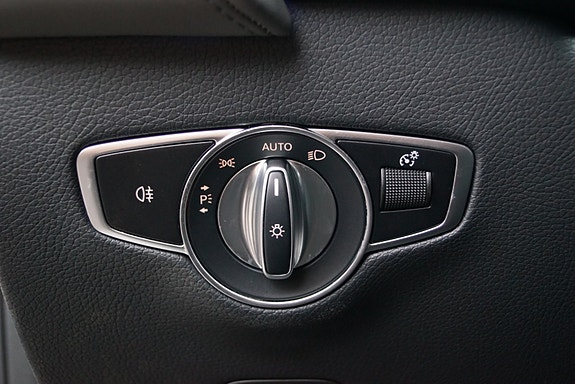 Mercedes-Benz EQC 29 of 30