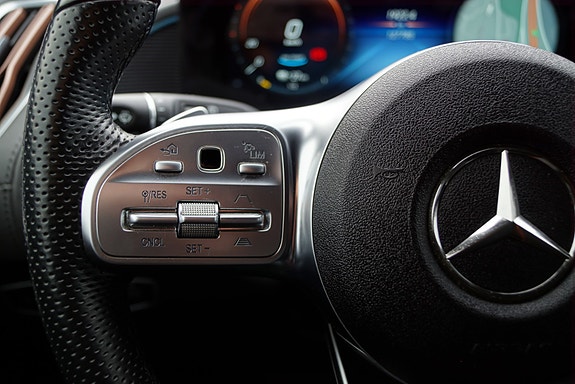 Mercedes-Benz EQC 15 of 30