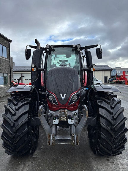 Valtra T234 Direct, fronthydraulikk, kun 3700 t. Nye dekk 2018, kr 1 129 000,-