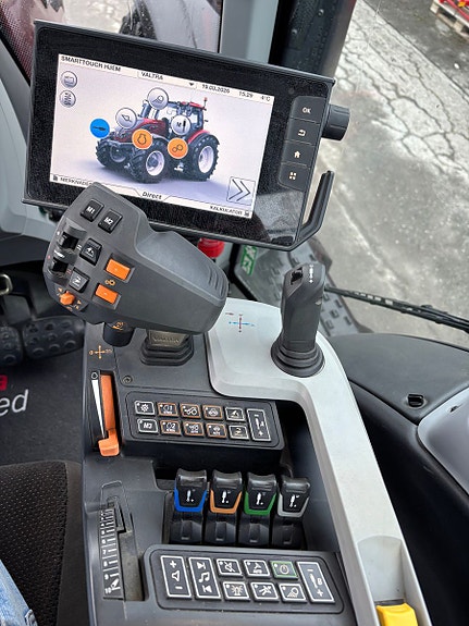 Valtra T234 Direct, fronthydraulikk, kun 3700 t. Nye dekk 2018, kr 1 129 000,-