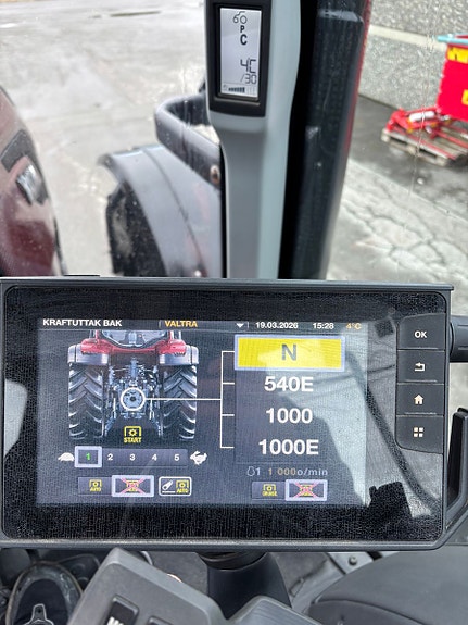 Valtra T234 Direct, fronthydraulikk, kun 3700 t. Nye dekk 2018, kr 1 129 000,-