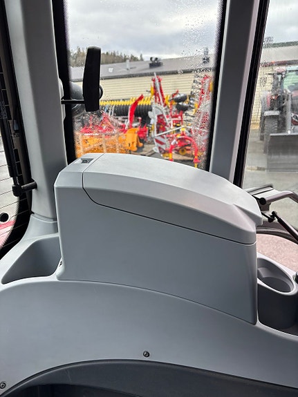 Valtra T234 Direct, fronthydraulikk, kun 3700 t. Nye dekk 2018, kr 1 129 000,-