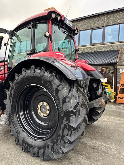 Valtra T234 Direct, fronthydraulikk, kun 3700 t. Nye dekk 2018, kr 1 129 000,-
