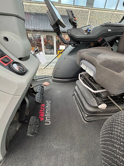 Valtra T234 Direct, fronthydraulikk, kun 3700 t. Nye dekk 2018, kr 1 129 000,-