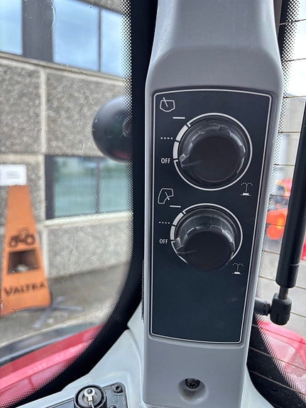 Valtra T234 Direct, fronthydraulikk, kun 3700 t. Nye dekk 2018, kr 1 129 000,-