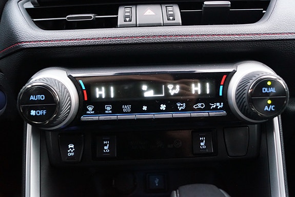Toyota RAV4 Plug-in Hybrid 29 of 30