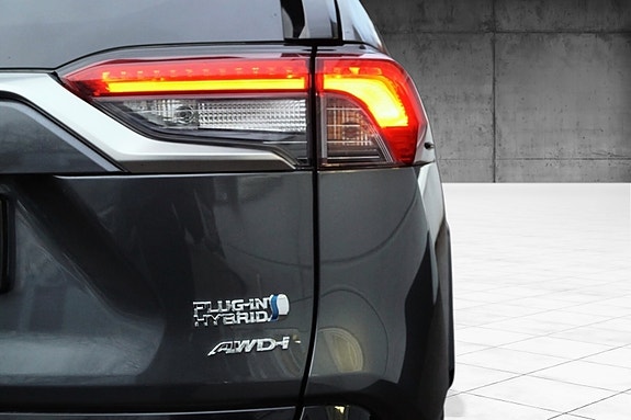 Toyota RAV4 Plug-in Hybrid 7 of 30