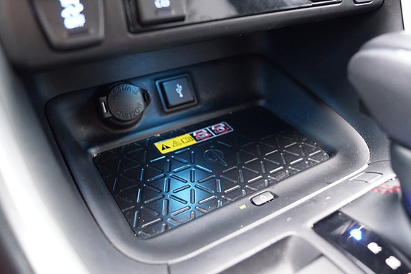 Toyota RAV4 Plug-in Hybrid 28 of 30