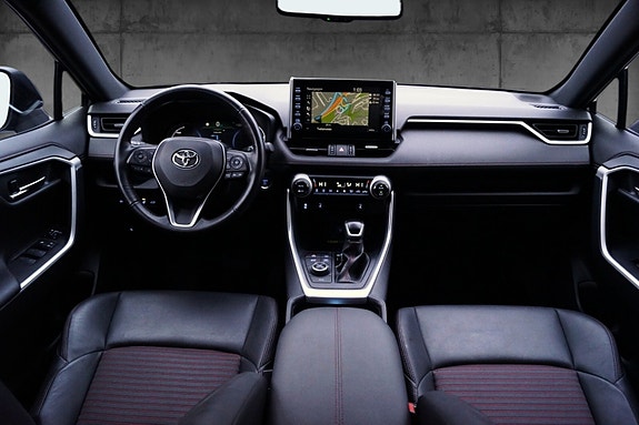 Toyota RAV4 Plug-in Hybrid 14 of 30