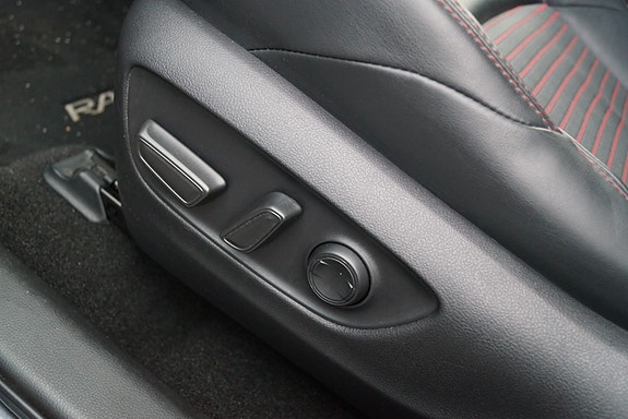 Toyota RAV4 Plug-in Hybrid 19 of 30