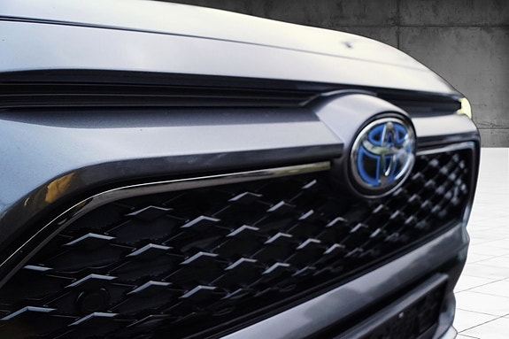 Toyota RAV4 Plug-in Hybrid 4 of 30