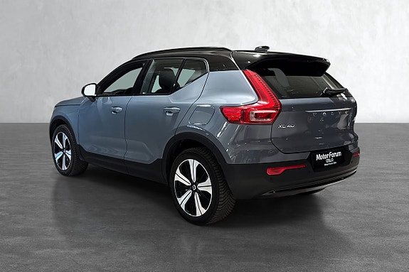 Sort tak i Black Stone kontrast fremhever eksklusiv SUV-design.