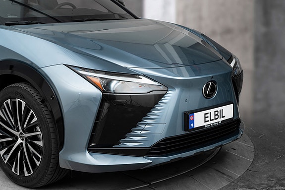 Lexus RZ300e 3 of 5