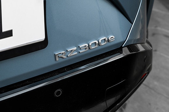 Lexus RZ300e 10 of 21