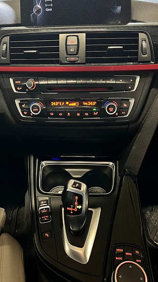BMW 320d 25 of 30