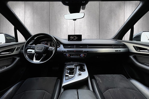 Audi Q7 9 of 21