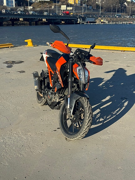 KTM 125 Duke 7 of 12