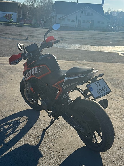 KTM 125 Duke 3 of 12