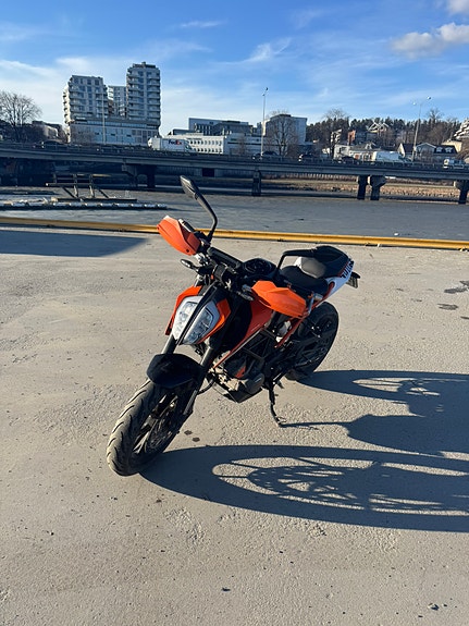 KTM 125 Duke 2 of 12
