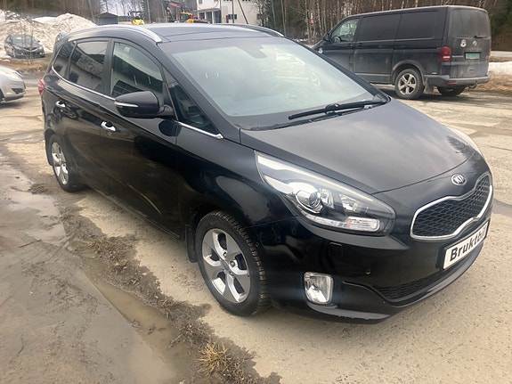 Kia Carens 2 of 5