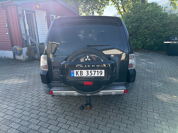 Mitsubishi Pajero 6 of 16