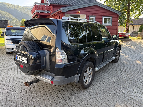 Mitsubishi Pajero 5 of 16