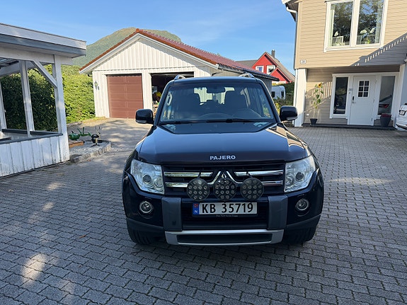 Mitsubishi Pajero 3 of 16