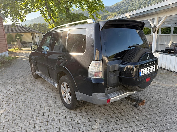 Mitsubishi Pajero 7 of 16