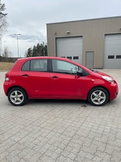 Toyota Yaris 2 of 5