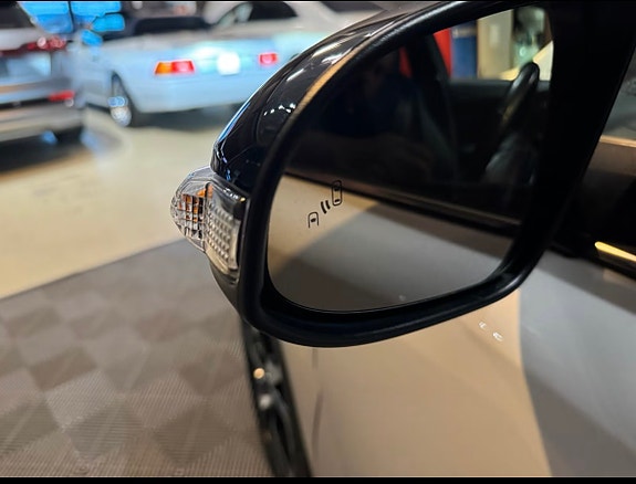 Toyota C-HR 4 of 30