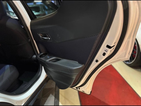 Toyota C-HR 19 of 30