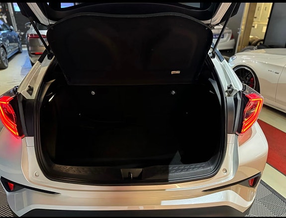 Toyota C-HR 23 of 30